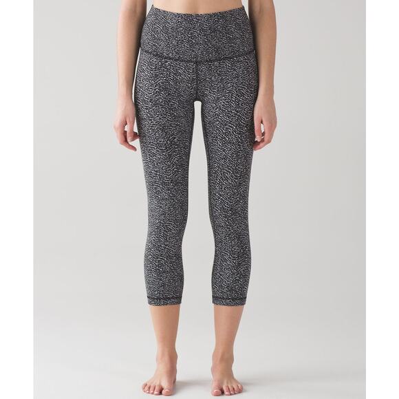 Lululemon Wunder Under Crop (Hi-Rise) 21" Size 6 - Picture 1 of 6